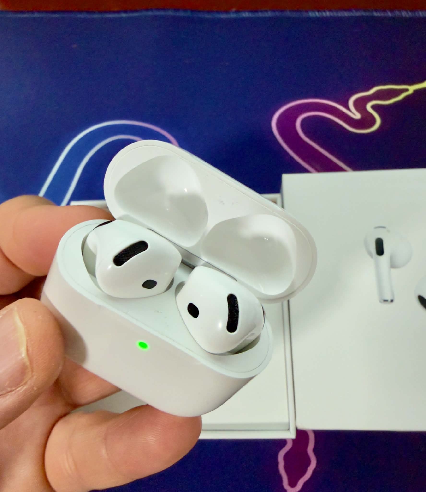 AirPods 4